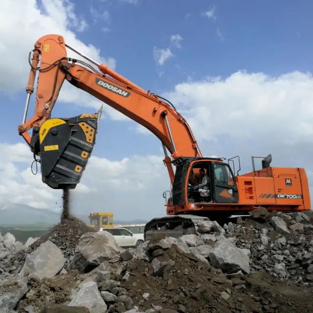 Mb Crushers Bucket Crusher | Model Bf150.10 | Mouth Opening Width 57" | Machine Size 70-100 Tons | For Excavators 1