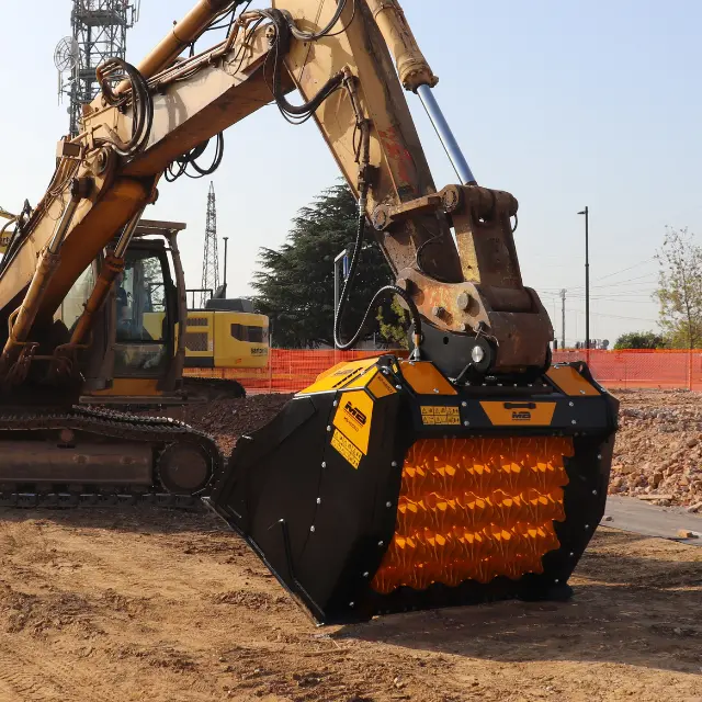 Mb Crushers Padding Bucket | Model Mb-Hds523 | Width 81" | Machine Size 27-41 Tons | For Excavators 1