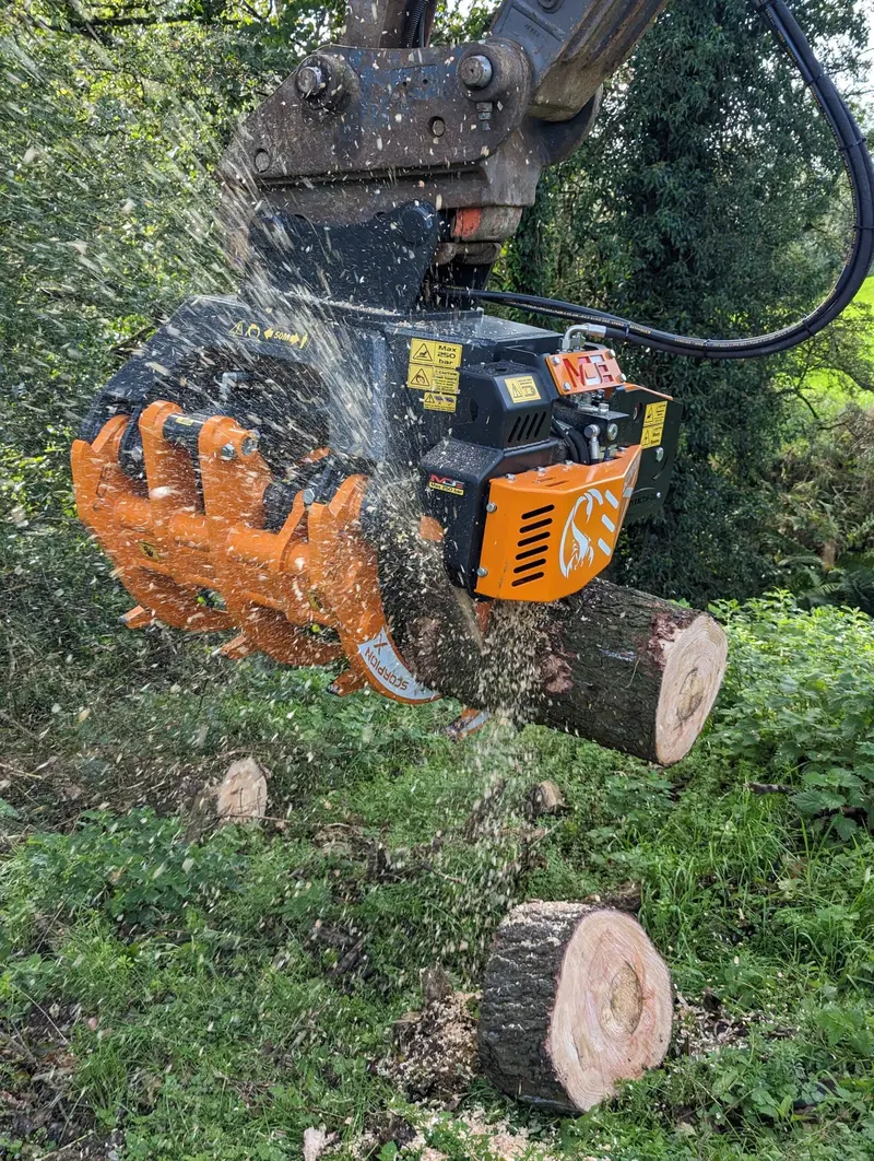 Mde Machinery Log & Debris Grapple Saw | Model Sx1400saw/Wd | 360° Rotation | Opening Width  43.33" Inches | Machine Size 14-19.5 Ton | For Excavators 1