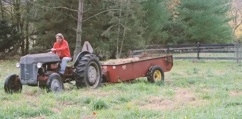 Millcreek | Compact Manure Spreader | Models 27+ & 37+ | 28" To 34″ Width | Capacity 28 Cu. Ft. To 37.3 Cu. Ft. | Ground Drive | Horsepower 12 To 15 Hp | For Tractors 1