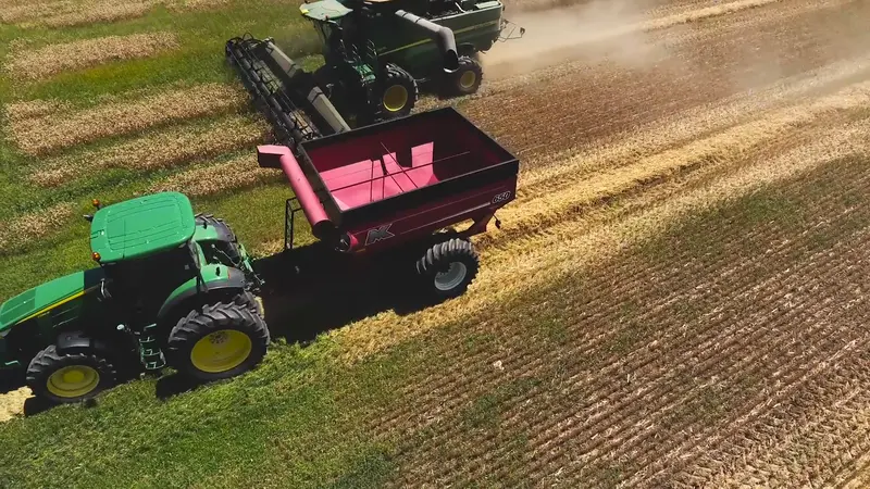 Mk Martin | Gravity Box | Model Mk 6500 | Width 115" | 645 To 800 Bushel Capacity | Heavy-Duty 12 Ga Steel Hopper | Horsepower 120 – 150+ Hp | For Tractors 1