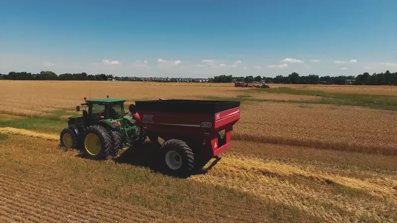 Mk Martin | Gravity Box | Model Mkgw12000 | 1,200 Bushel Capacity | 12 Ga Steel Hopper | Horsepower 150 – 200+ Hp | For Tractors 1