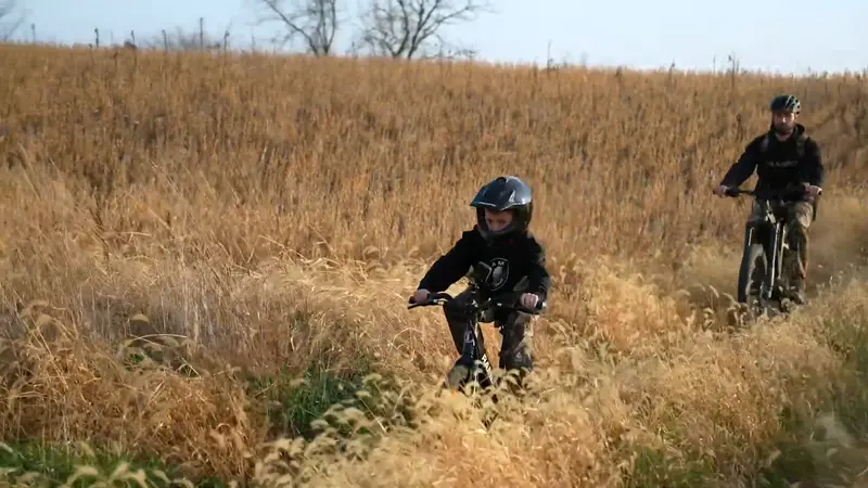 Rambo Trailbreaker 3.0 E-Bike | 250W Hub Motor | 24V 10.5Ah Integrated Battery | Up To 15 Mile Range | Top Speed 17 Mph | For Ages 5–10 2