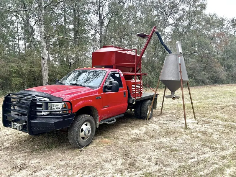 Ranchland Solutions Truck Bed Feed Hopper 1