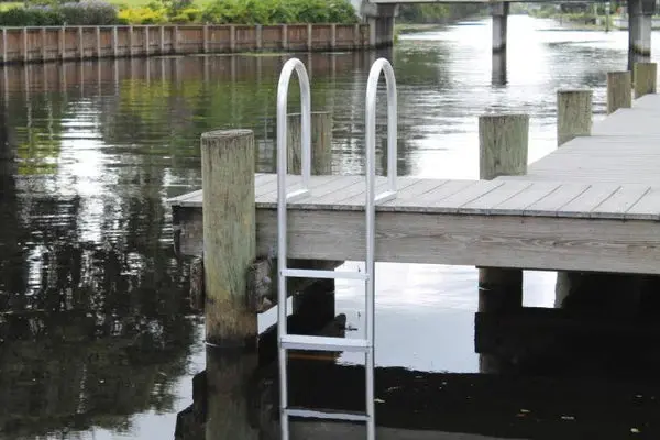 Rio Marine Customs | 4-Step Standard Dock Ladder | Model Ld4 | 18 5/8" W X 48" H | 2" Grooved Rungs | Universal Dock & Seawall 1
