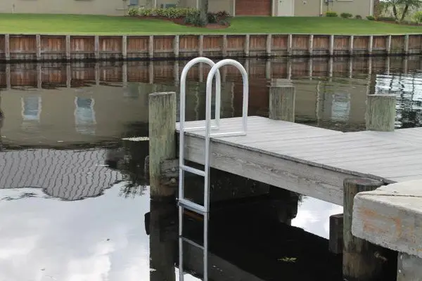 Rio Marine Customs | 6-Step Standard Ladder | Model Ld6 | 18 5/8" W X 72" H | 2" Grooved Rungs | Universal Dock & Seawall 1