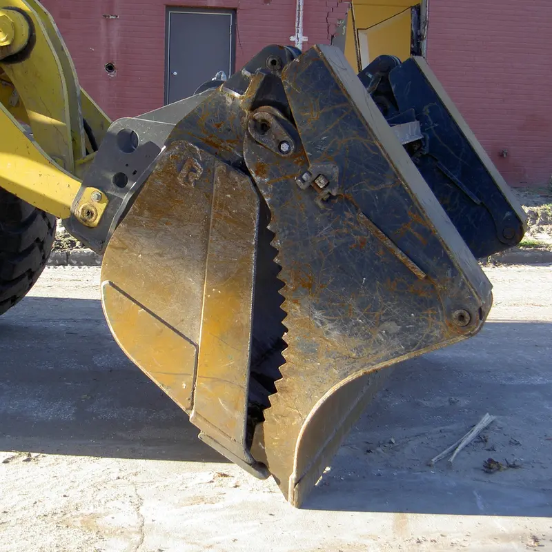 Rockland Heavy Duty & Multi-Functional Demolition Bucket For Loaders 1