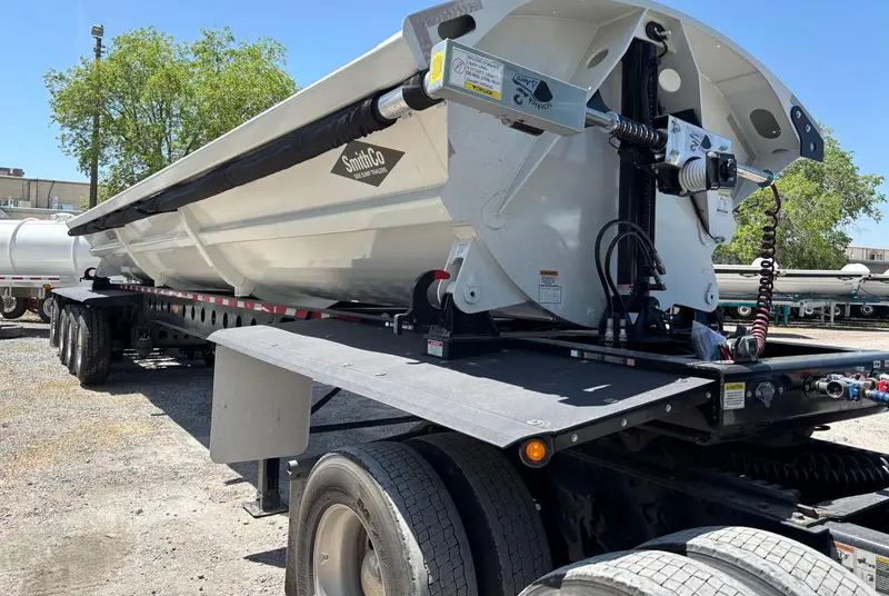 Smithco Heavy-Duty Side Dump Trailer | Model Sx4-49-36 | Frame Length 49' | Tub Length 36' | Electric/Hydraulic Control Valve 1