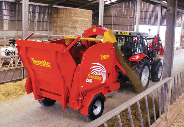 Teagle | Tomahawk Straw Blower | Model T8500sc Chief | Width 80" | 6' Round & 8' Rectangular Bales | 4.5M³ Capacity | Horsepower 80 Hp | For Tractors 1