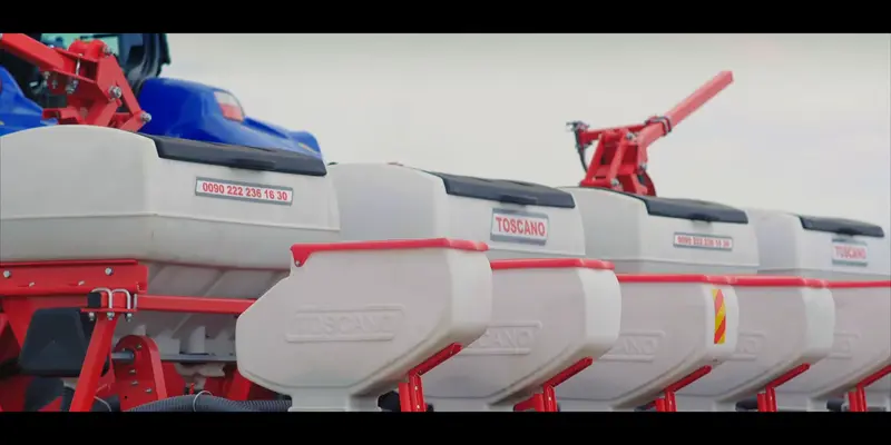Toscano | Seeder Folding – Disc Type | Model 8 Units | Total Width 18.04 Feet | Horsepower 130-160 Hp | For Tractor 13