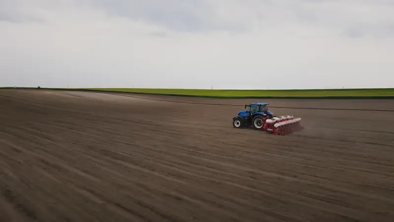 Toscano | Seeder Folding – Disc Type | Model 8 Units | Total Width 18.04 Feet | Horsepower 130-160 Hp | For Tractor 2