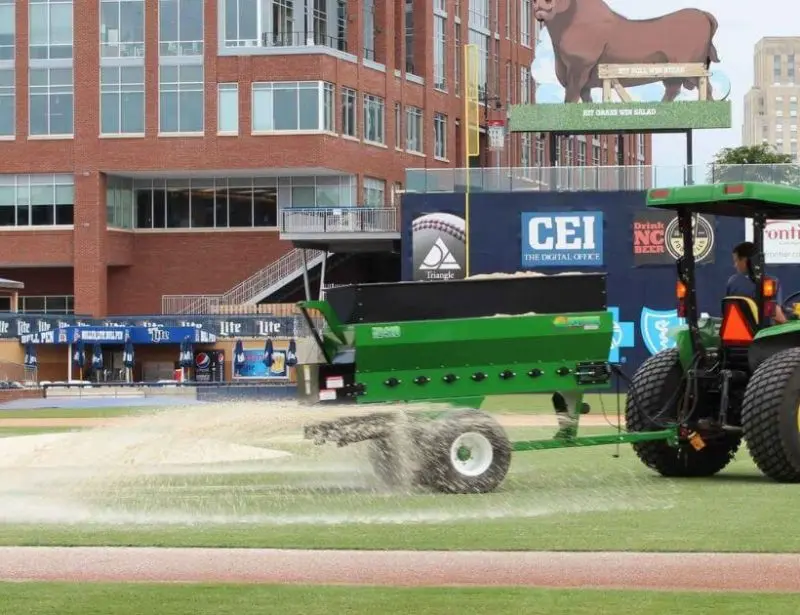 Turftime Topdresser | Model Tt-2410-Tt-2430 | With 36"-48" (Top) & 25" (Bottom) | Hopper Capacity 1-3.5 Yds | Horsepower 30-50 Hp | For Tractors 10