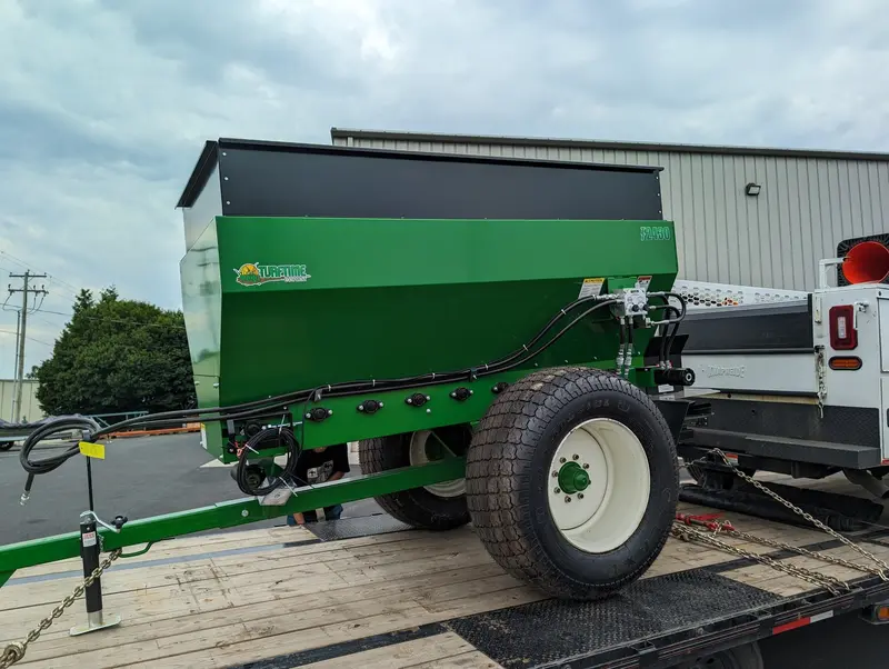 Turftime Topdresser | Model Tt-2410-Tt-2430 | With 36"-48" (Top) & 25" (Bottom) | Hopper Capacity 1-3.5 Yds | Horsepower 30-50 Hp | For Tractors 12