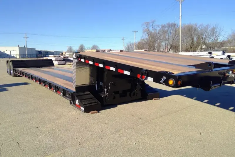 Xl Specialized | 90 Mde Extendable Lowboy | Xl 90 Mde-W | 50'4" Extendable Deck | 90,000 Lbs Capacity | 102" Wide | For Heavy-Duty Hauling & Oversized Loads 1